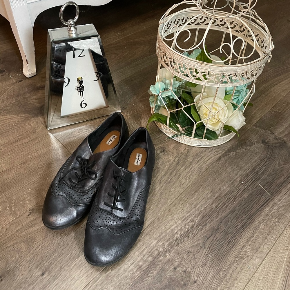 Black Oxford